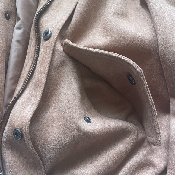 Lioness Kenny Bomber! - Picture 4 of 9